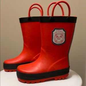 NEVER WORN RAIN BOOTS